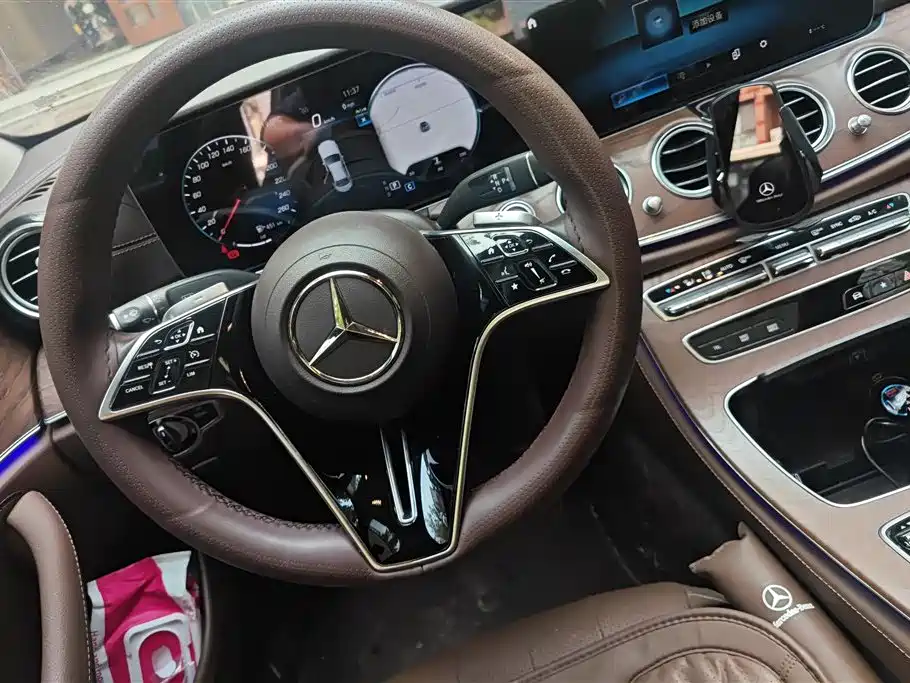 Mercedes-Benz E-Class 2022 — фото 16