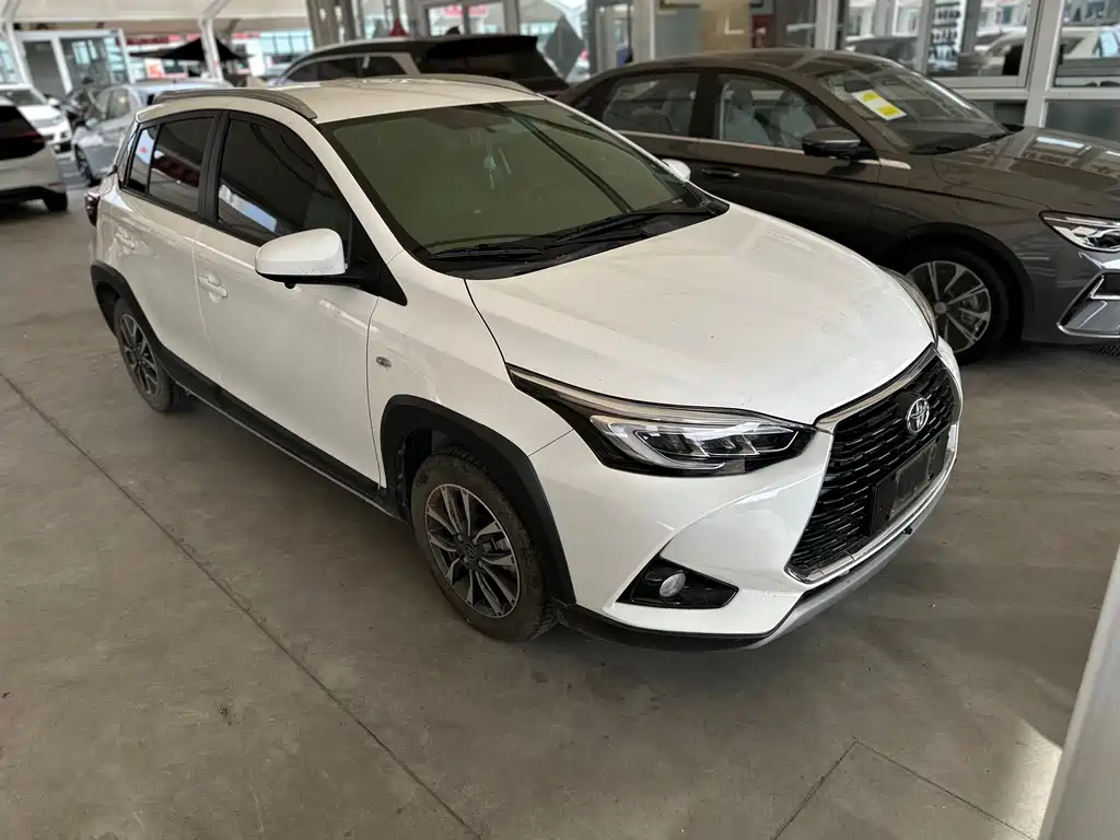 Toyota Yaris L 2022