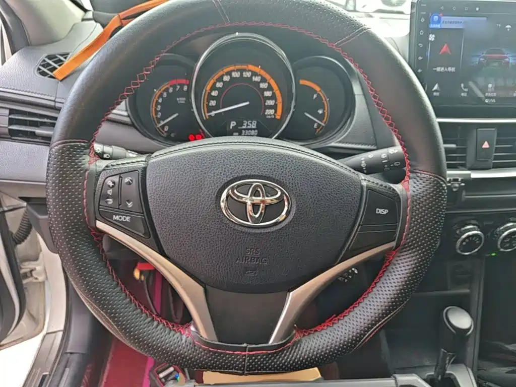 Toyota Yaris L 2022 — фото 11