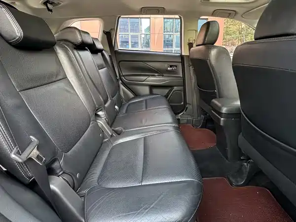 Mitsubishi Outlander 2016