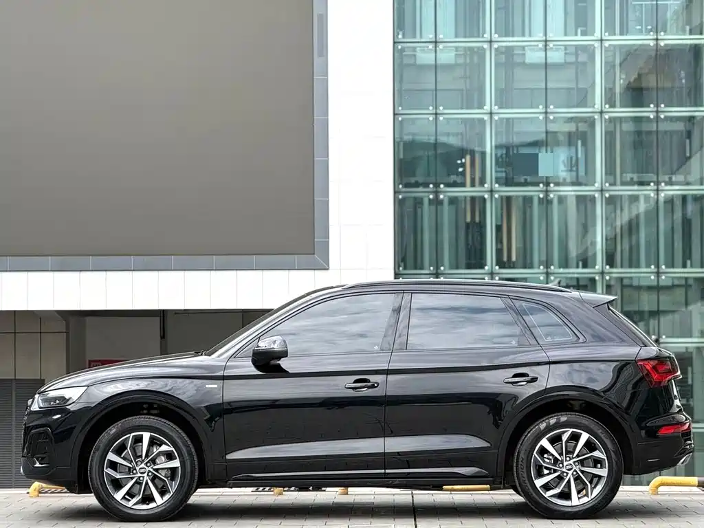 Audi Q5L 2023 — фото 7