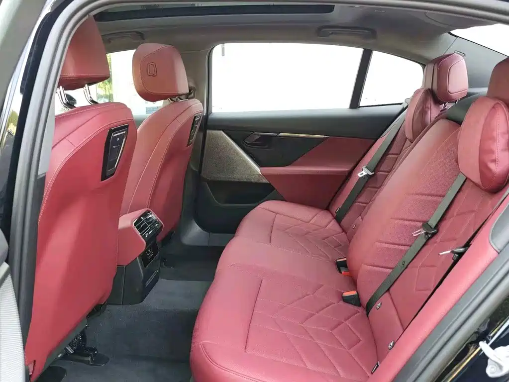 BMW i5 2025 — фото 11
