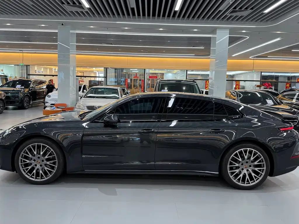 Porsche Panamera 2025