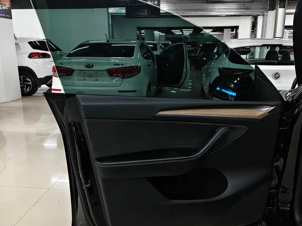 Tesla Model Y 2023 — фото 4
