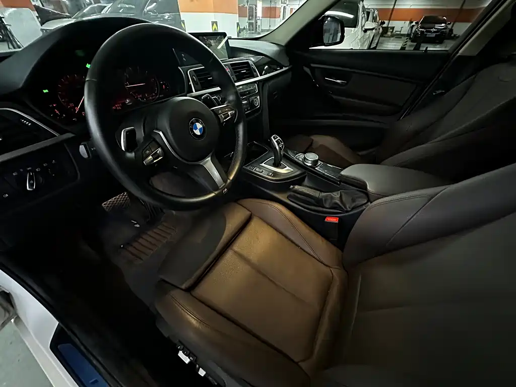 BMW 3 Series 2019 — фото 11