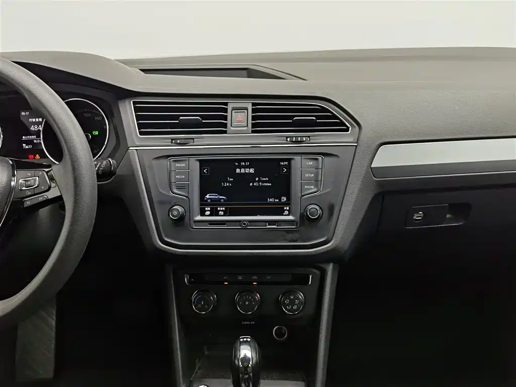 Volkswagen Tiguan L 2018 — фото 12