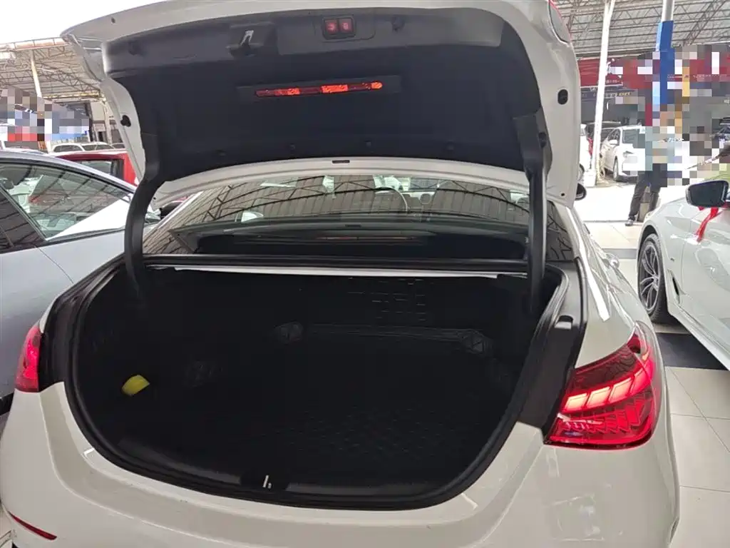 Mercedes-Benz C-Class 2025 — фото 19