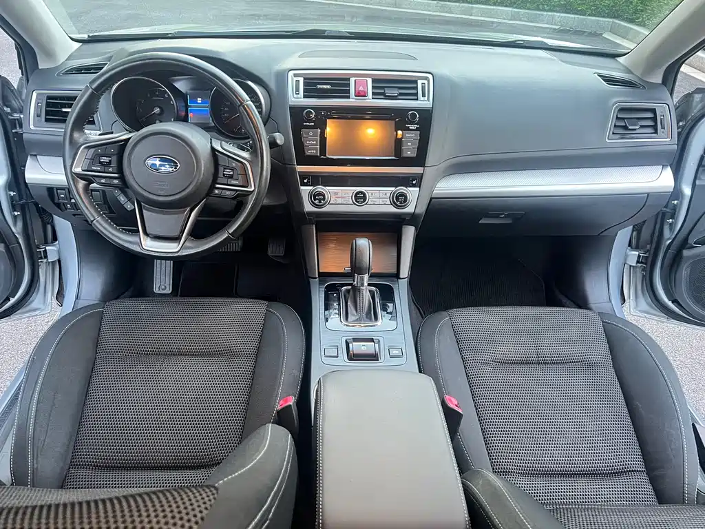 Subaru Legacy 2020 — фото 12