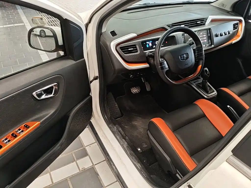 Geely Vision X1 2019 — фото 16