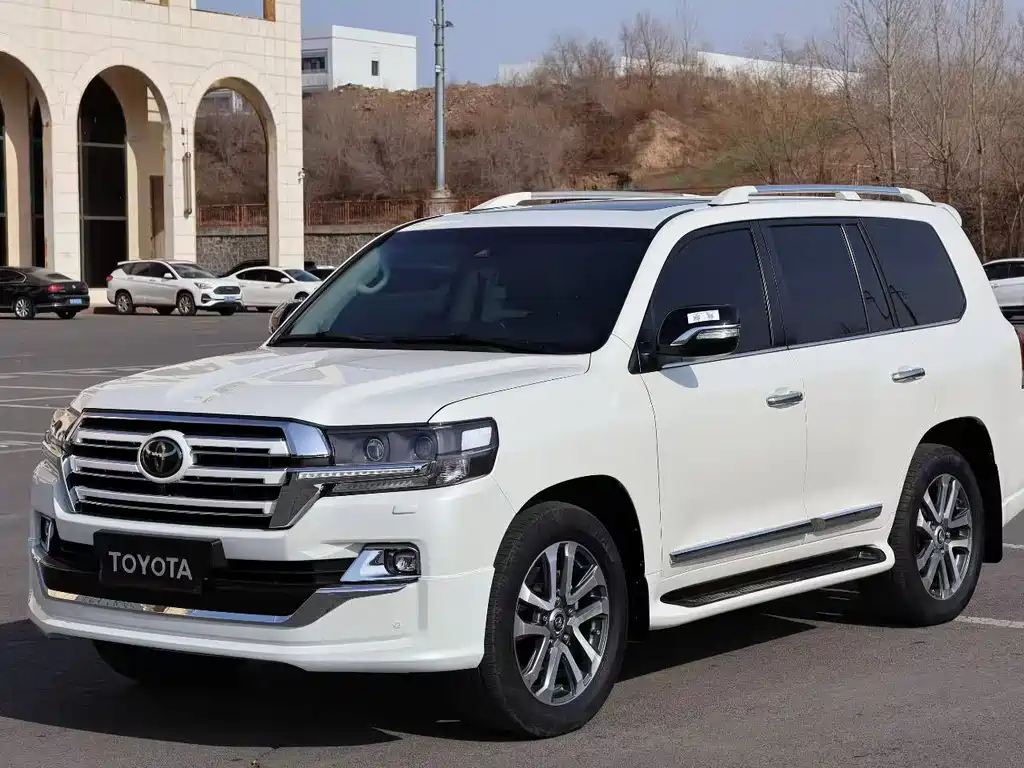 Toyota Land Cruiser 2018 — фото 1