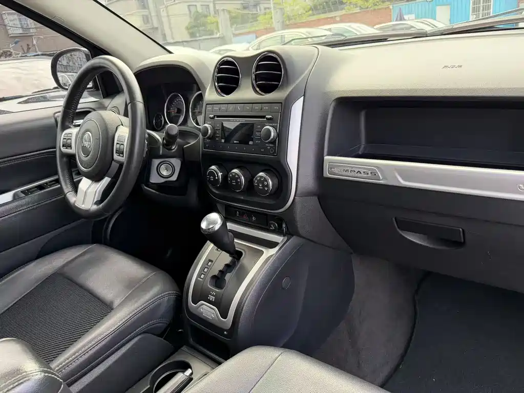 Jeep Compass 2014 — фото 16