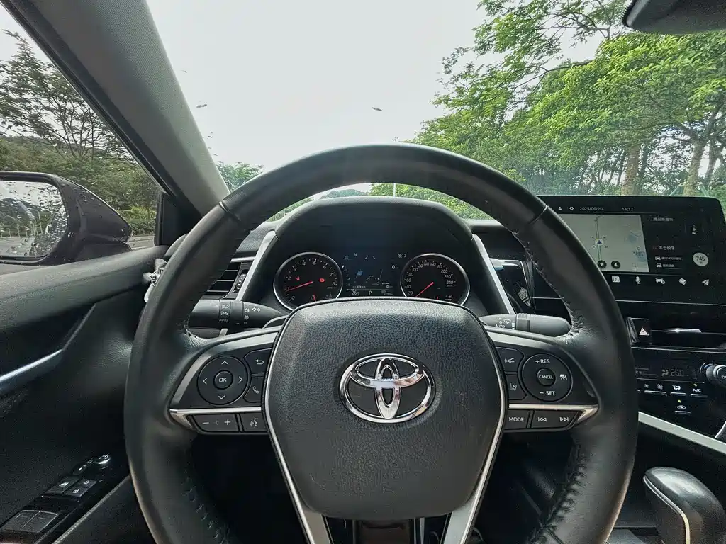 Toyota Camry 2023 — фото 13