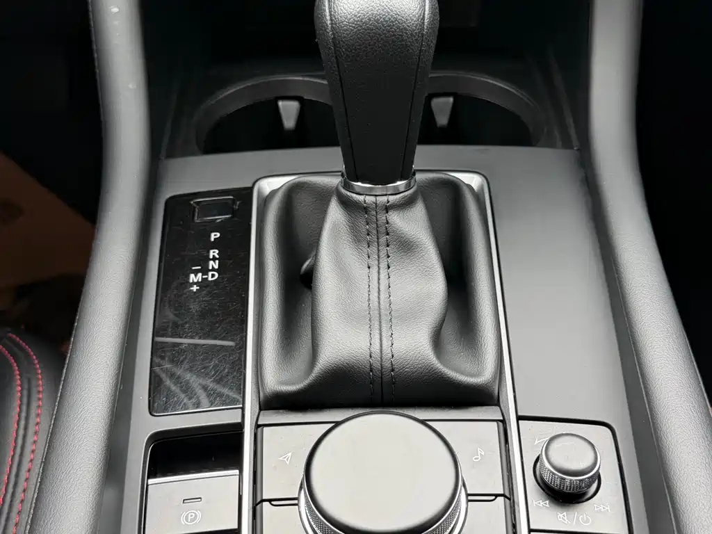 Mazda 3 Axela 2023 — фото 17