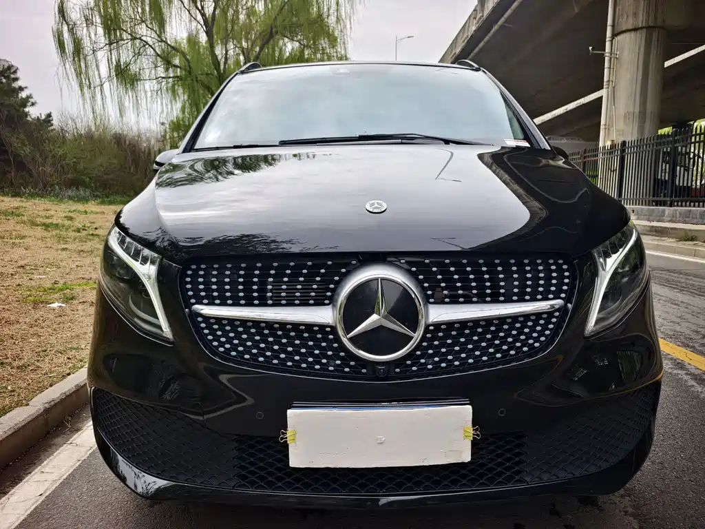 Mercedes-Benz V-Class 2023 — фото 3