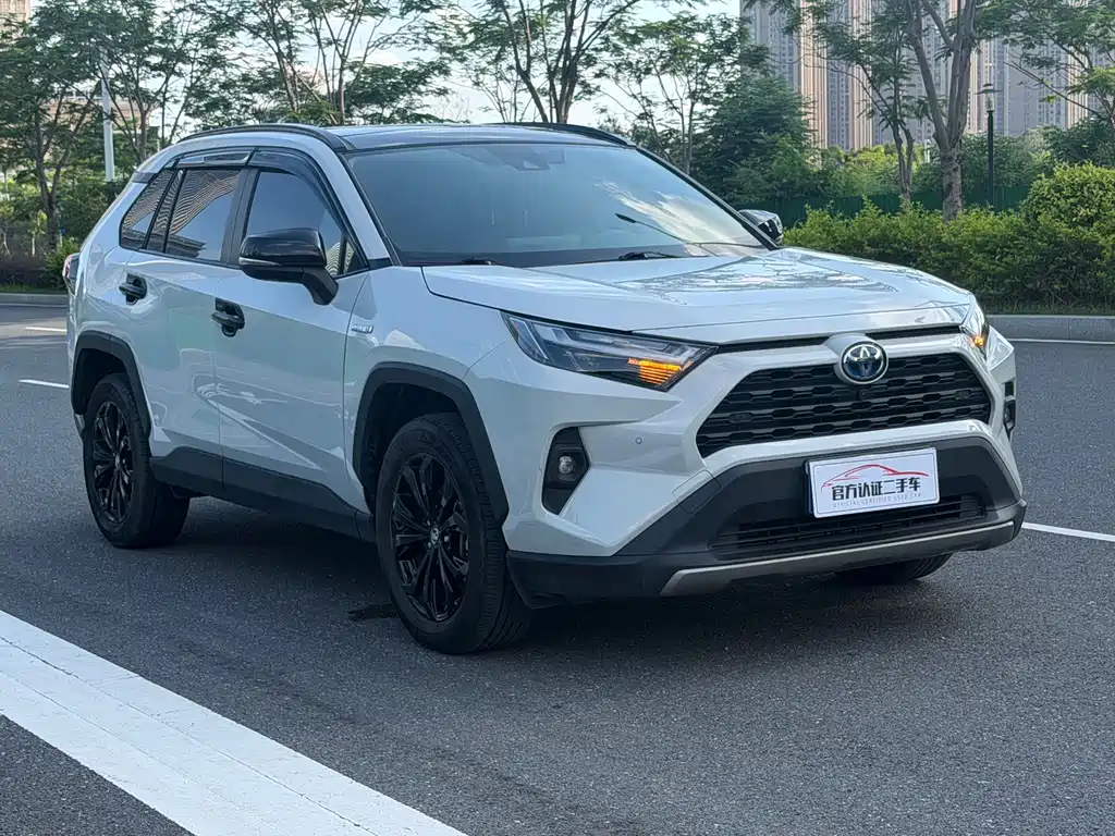 Toyota RAV4 2023 — фото 3