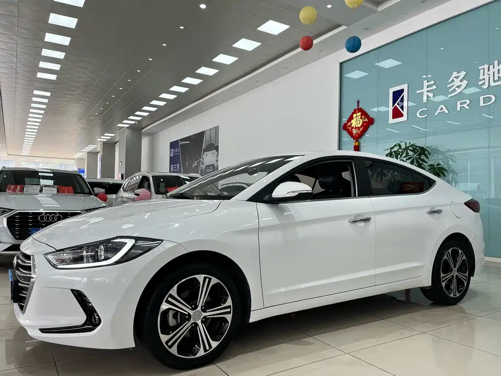 Hyundai Elantra 2019 — фото 2
