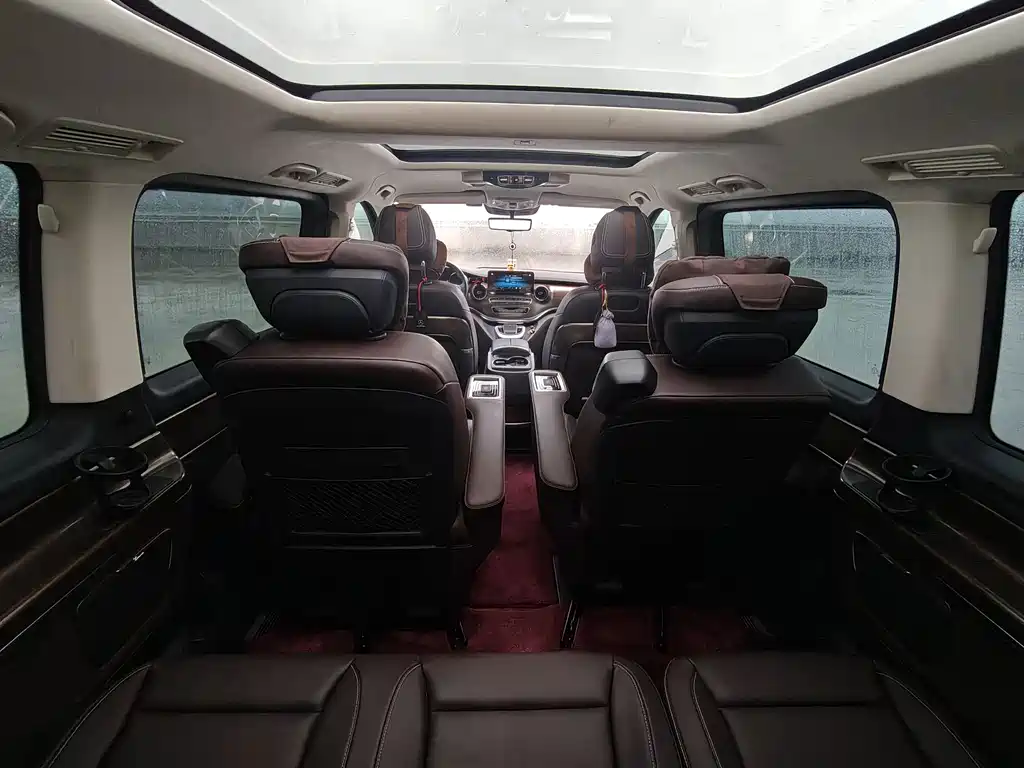 Mercedes-Benz V-Class 2023 — фото 26