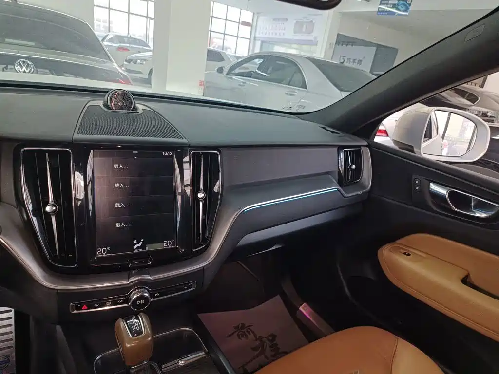 Volvo XC60 2018 — фото 10