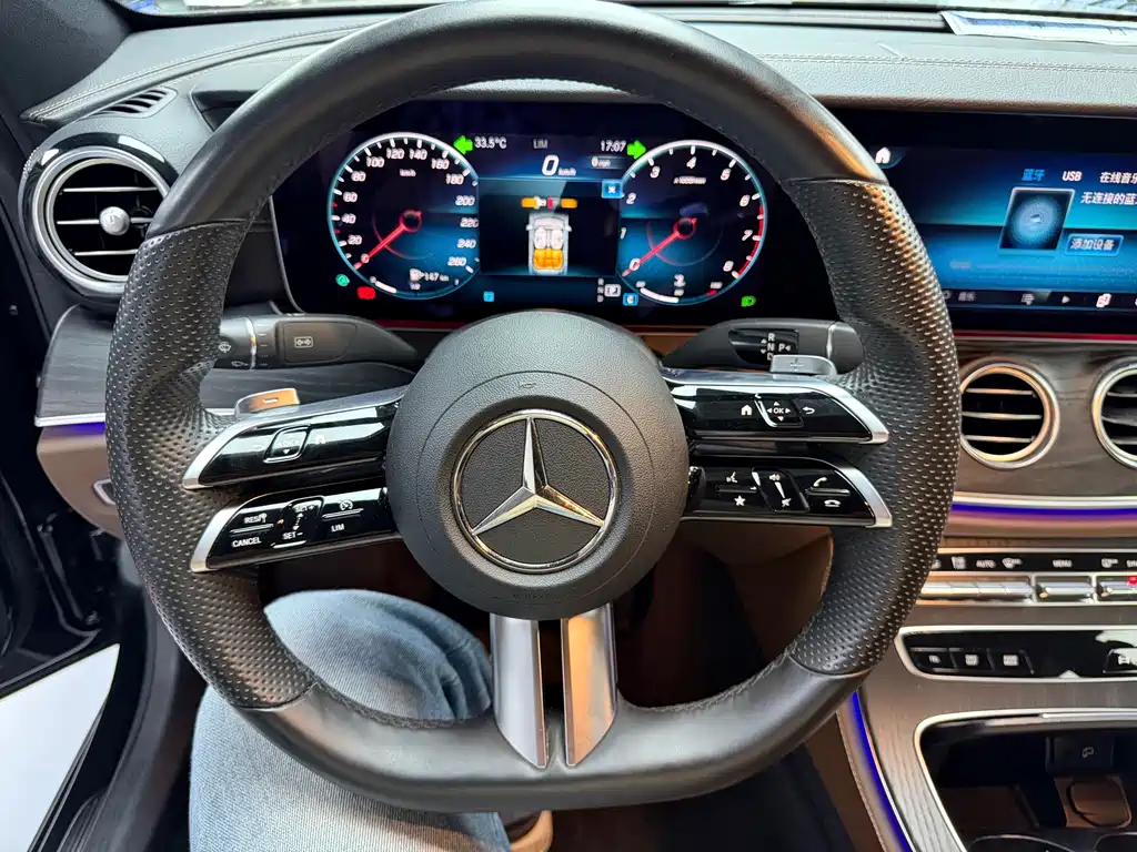 Mercedes-Benz E-Class 2022 — фото 13