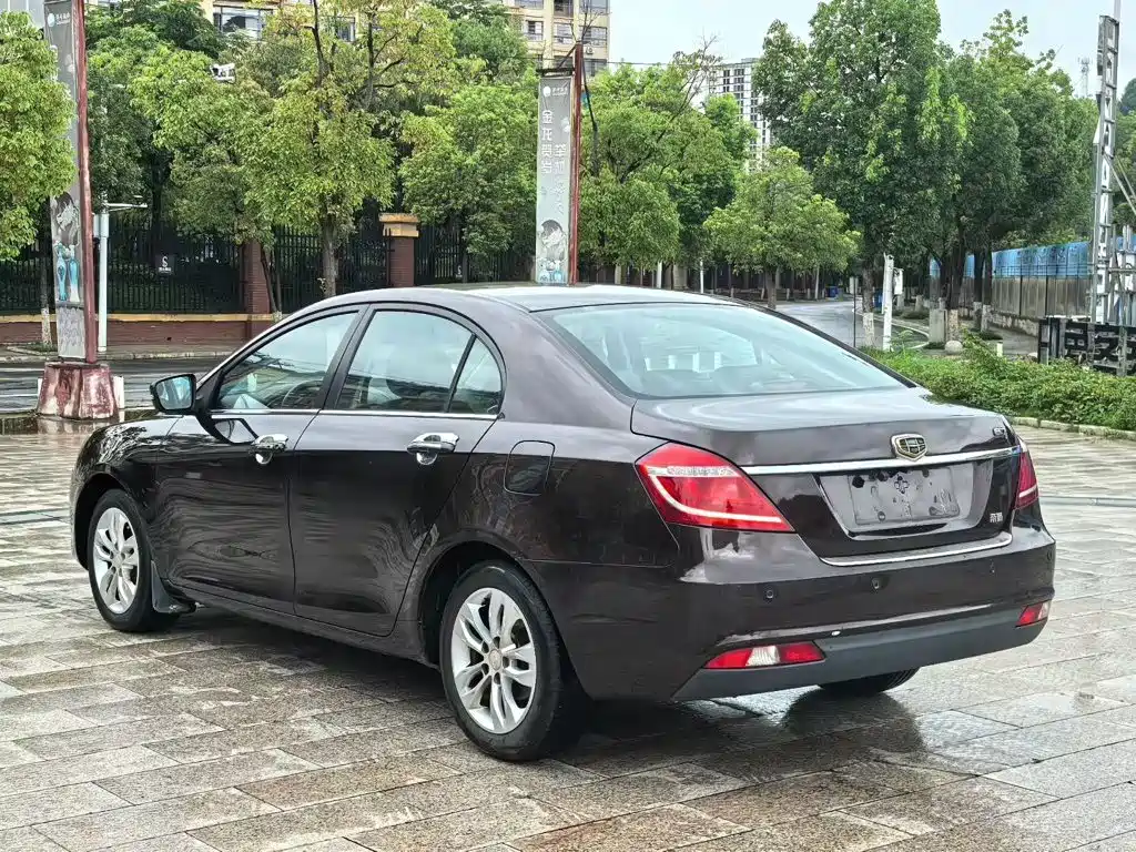 Geely Emgrand 2015 — фото 5