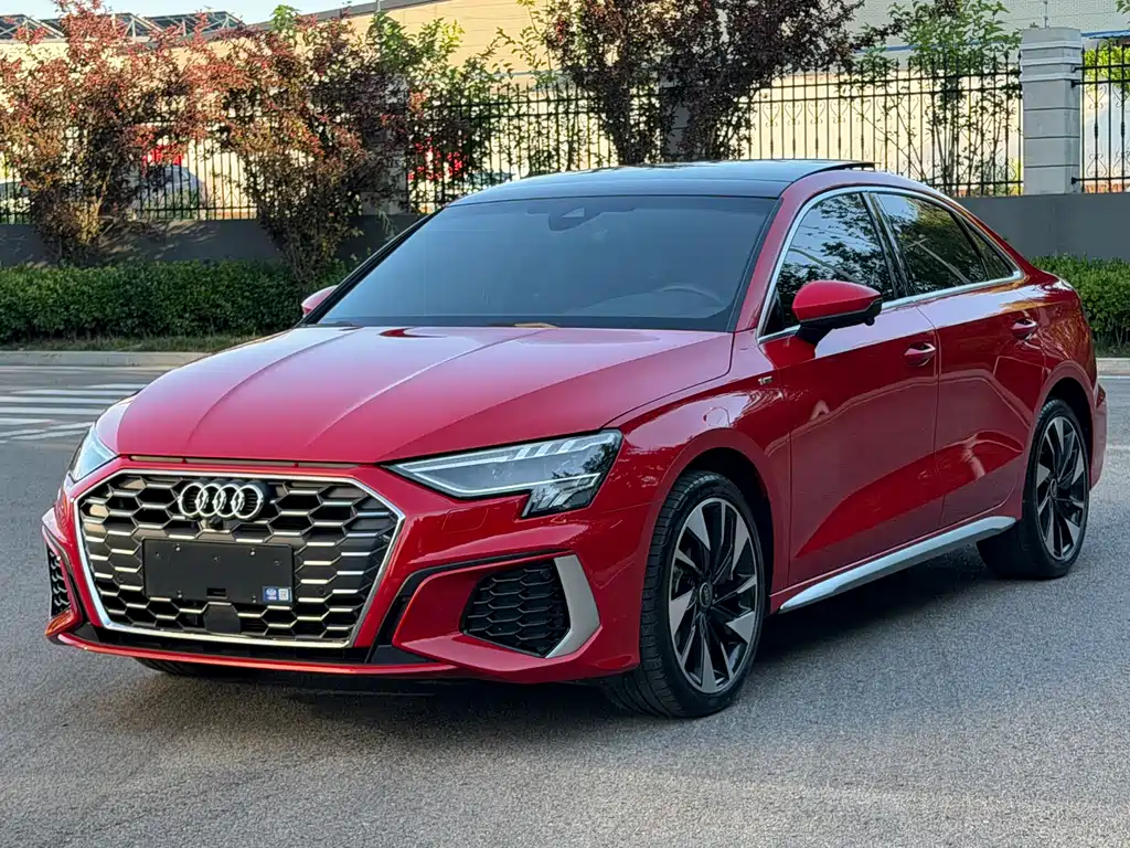 Audi A3 2022 — фото 1