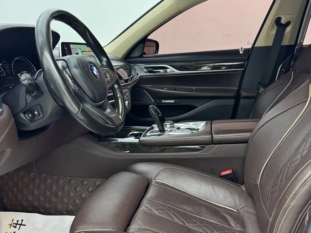 BMW 7 Series 2018 — фото 9