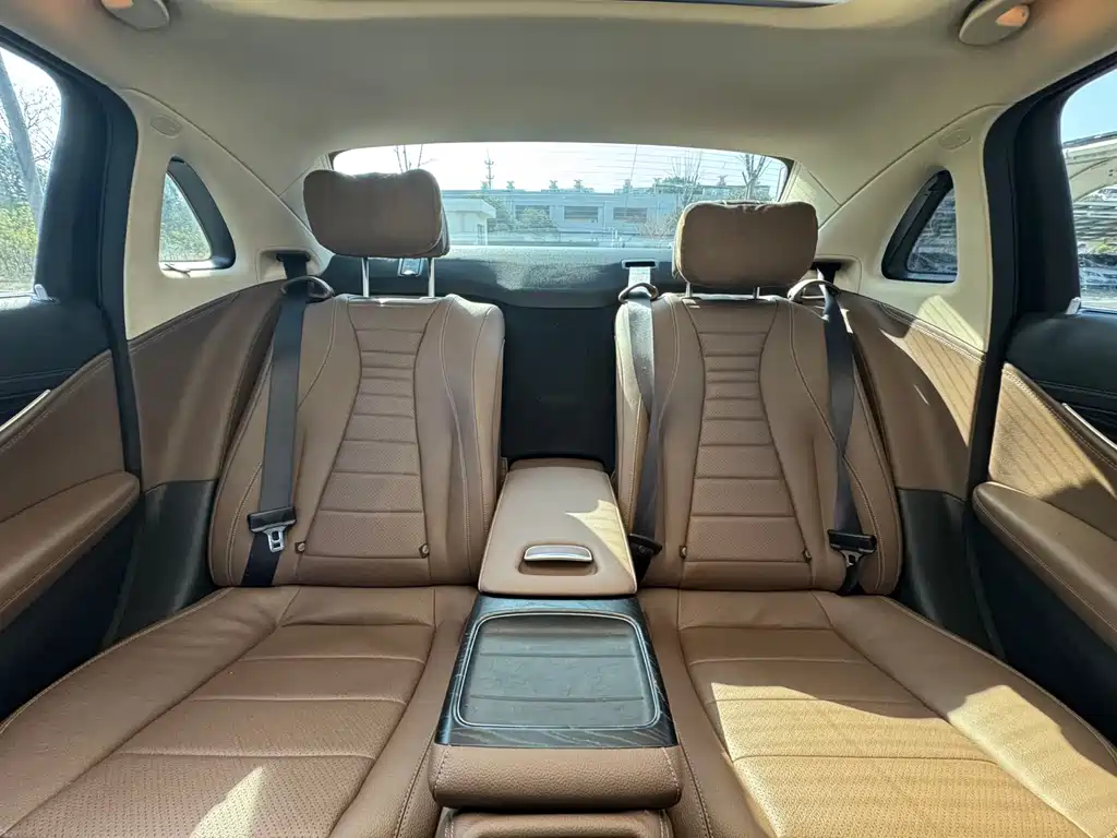 Mercedes-Benz E-Class 2019 — фото 22