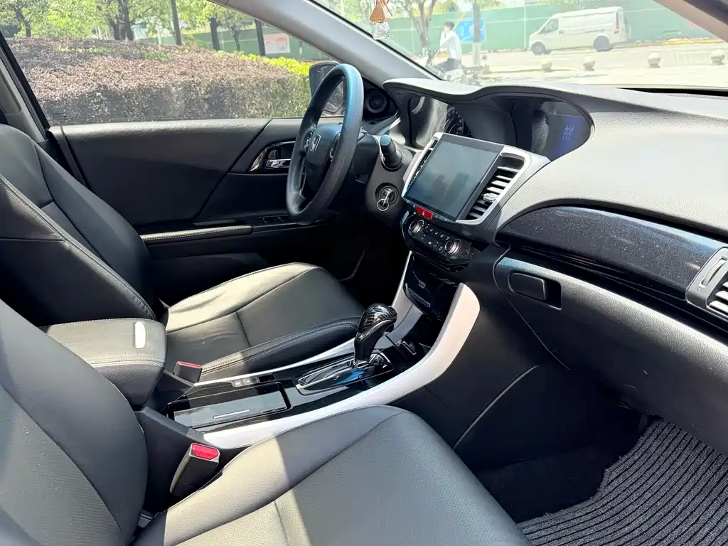 Honda Accord 2018 — фото 13