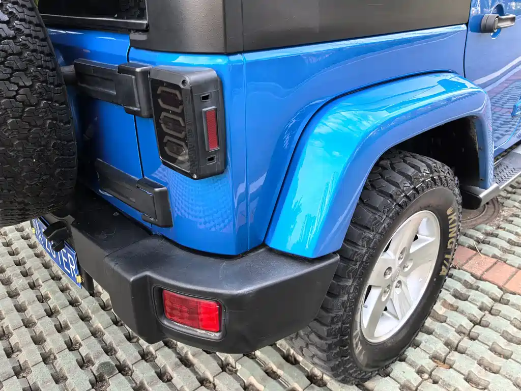 Jeep Wrangler 2016 — фото 19