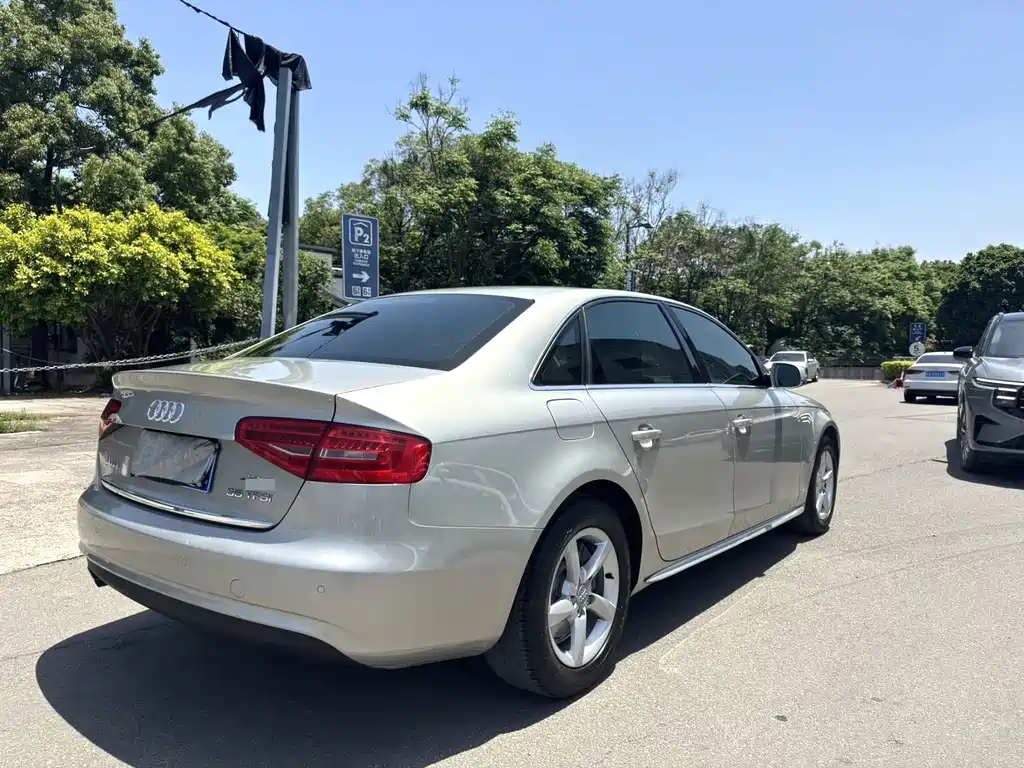 Audi A4L 2015