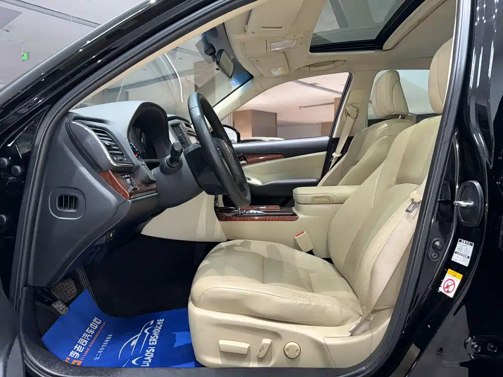 Toyota Crown 2016 — фото 17