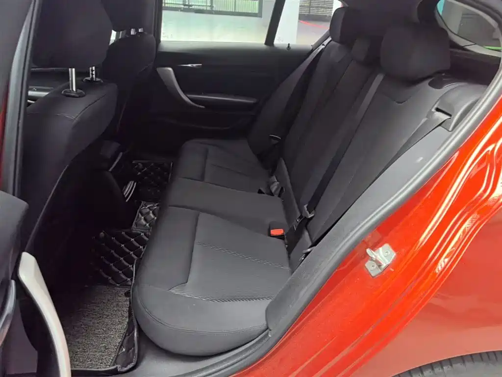 BMW 1 Series 2019 — фото 17