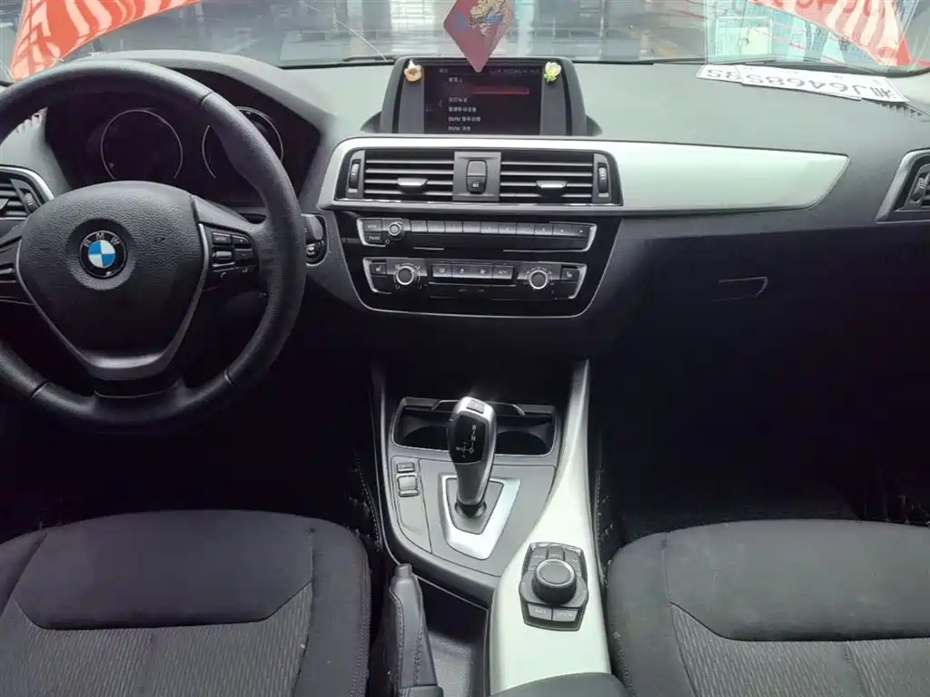 BMW 1 Series 2019 — фото 10