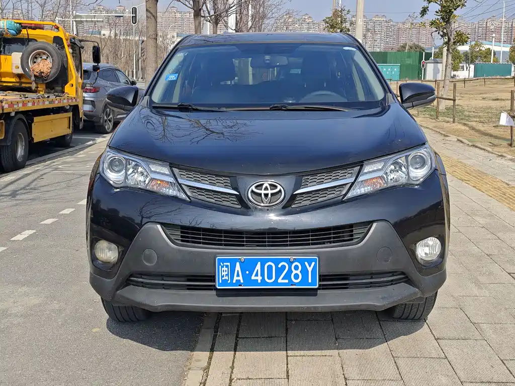 Toyota RAV4 2015 — фото 2