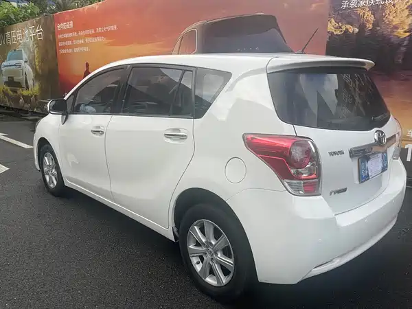 Toyota Yizhi 2012