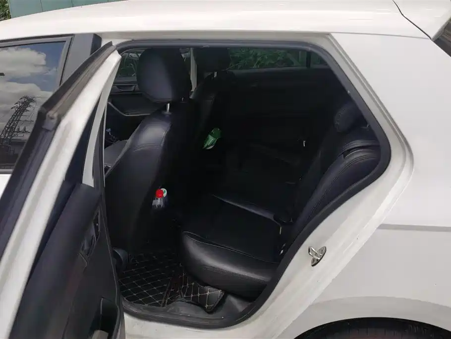 Skoda Fabia 2015 — фото 11