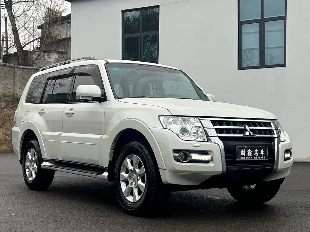 Mitsubishi Pajero 2018 — фото 3