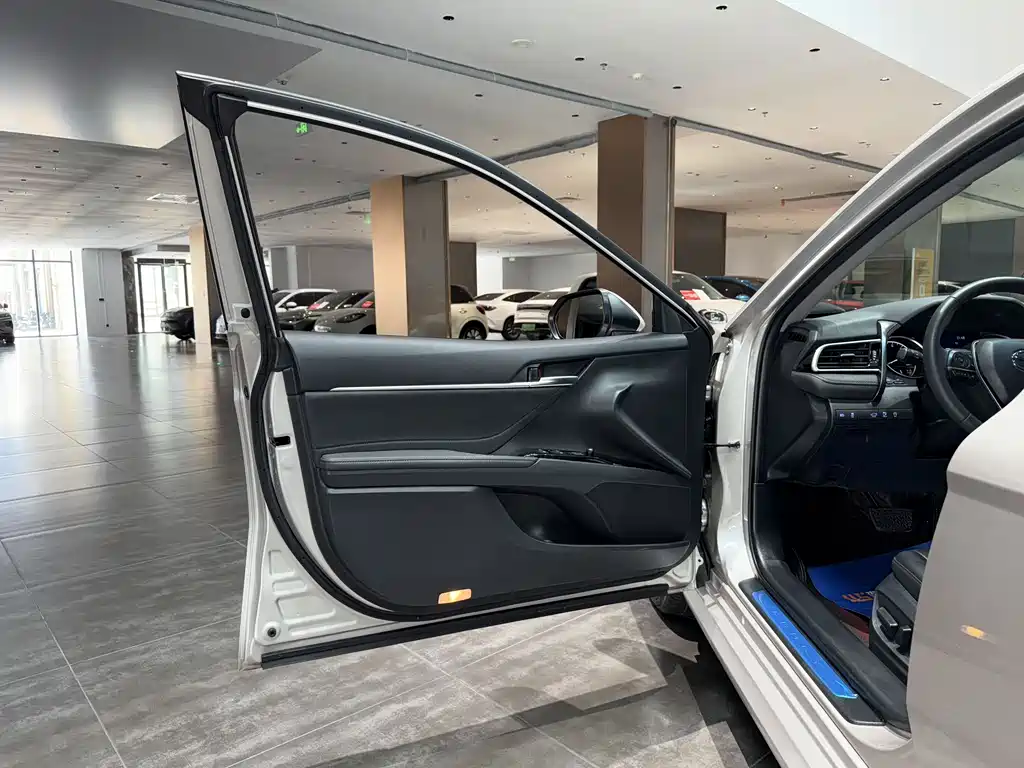Toyota Camry 2020 — фото 6