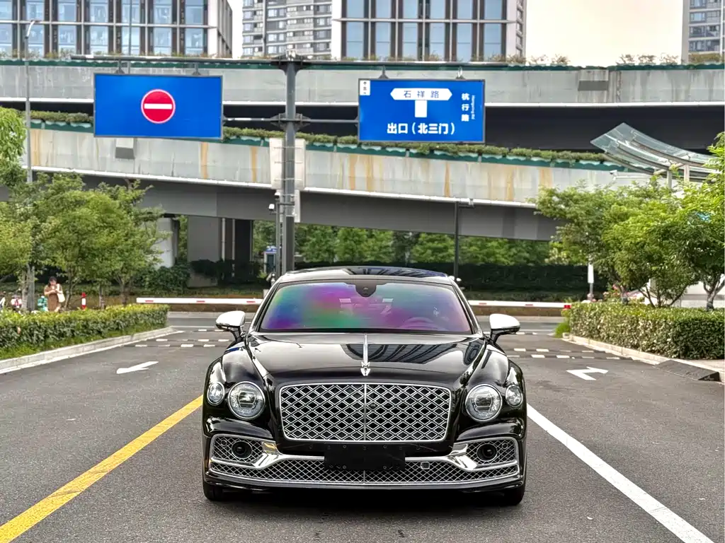 Bentley Flying Spur 2021 — фото 1