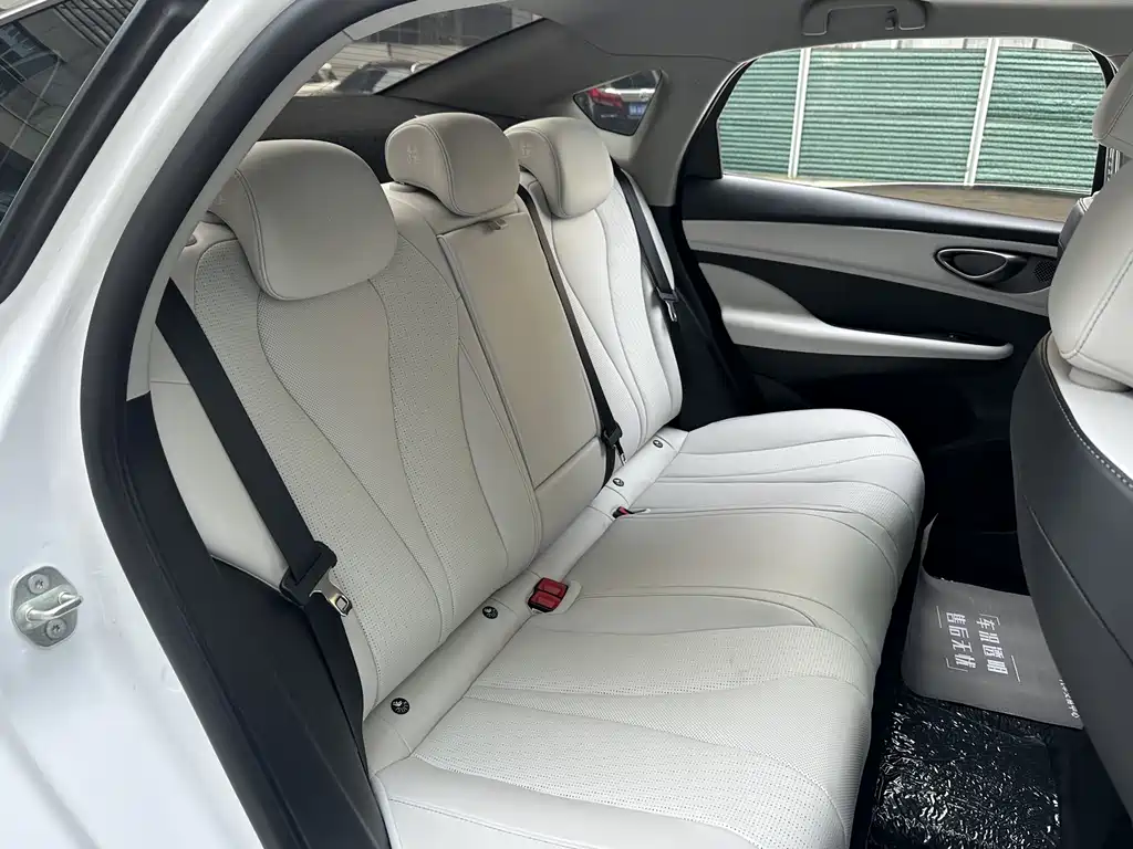 BYD Seal 05 DM-i 2025 — фото 10