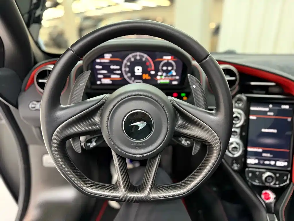 McLaren 720S 2019 — фото 9