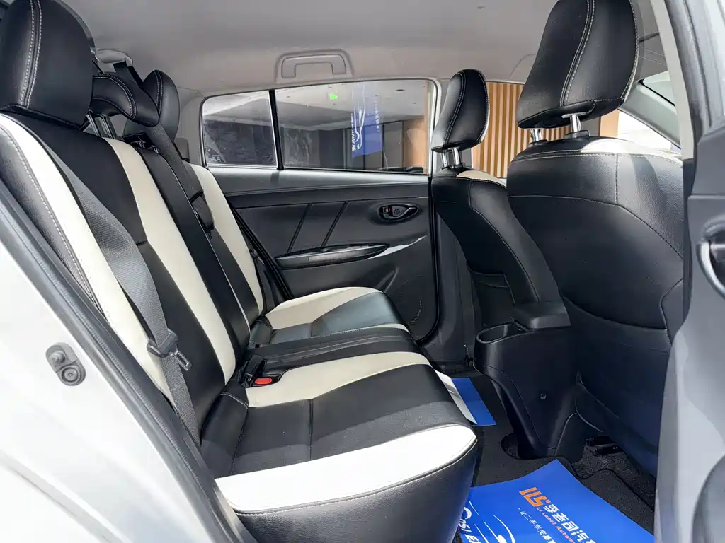 Toyota Yaris L 2020 — фото 19