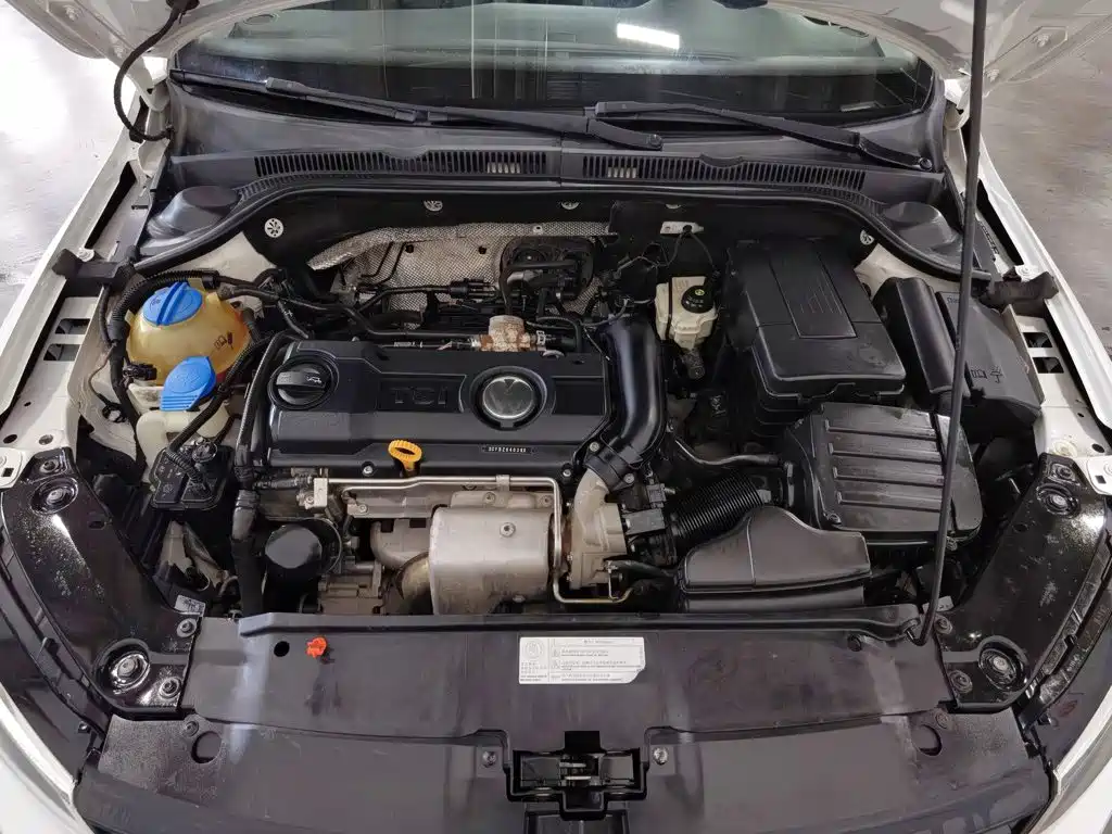Volkswagen Sagitar 2014