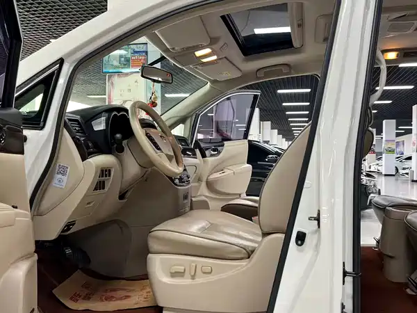 Nissan Quest 2015