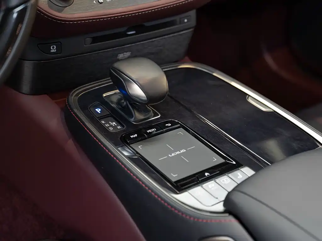 Lexus LS 2018 — фото 15