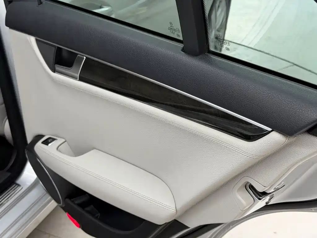 Mercedes-Benz C-Class 2011 — фото 16