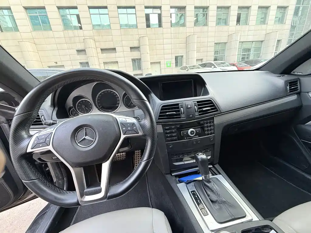 Mercedes-Benz E-Class 2011 — фото 14