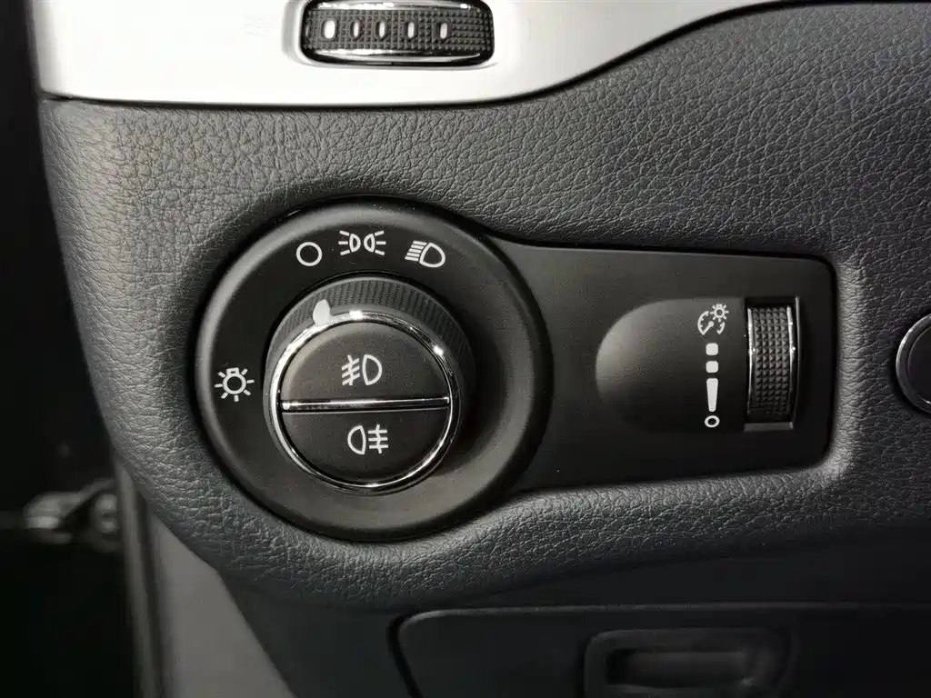 Jeep Cherokee 2020 — фото 21