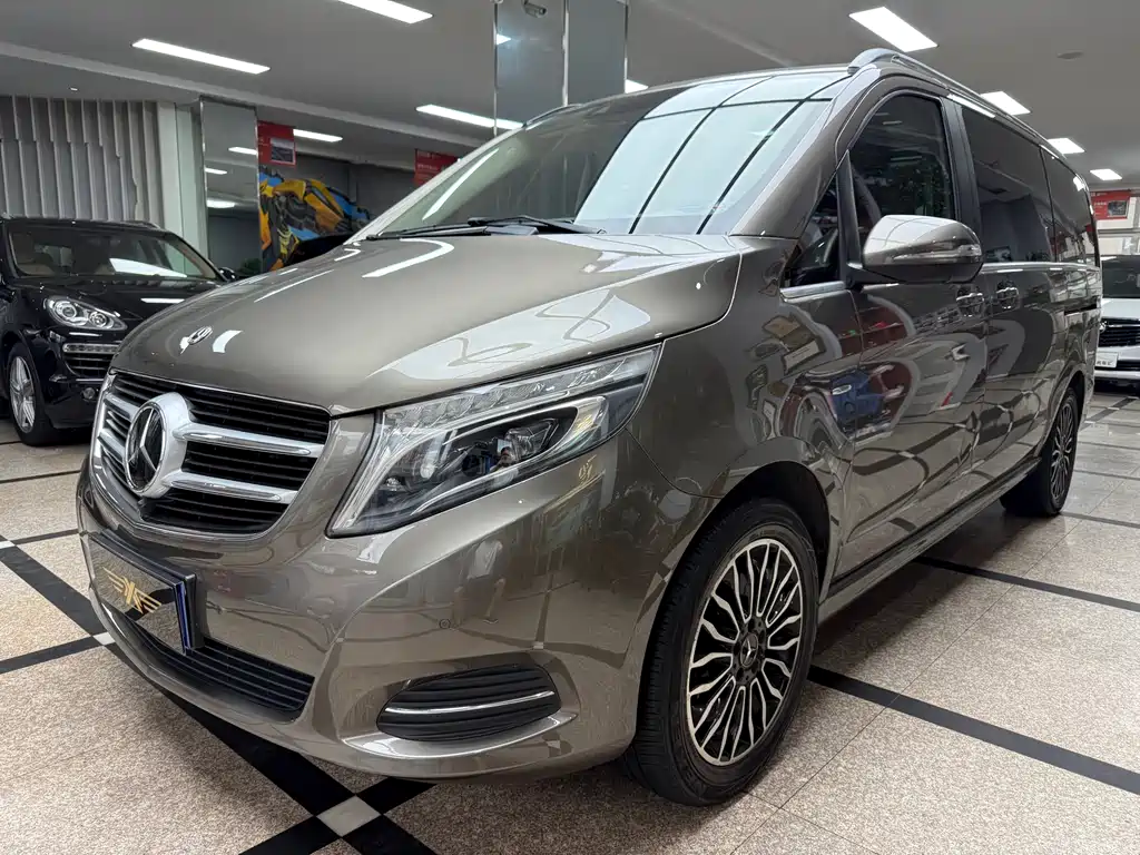 Mercedes-Benz V-Class 2017 — фото 1