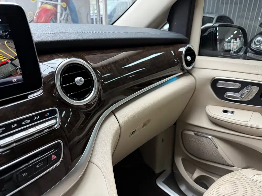 Mercedes-Benz V-Class 2017 — фото 31